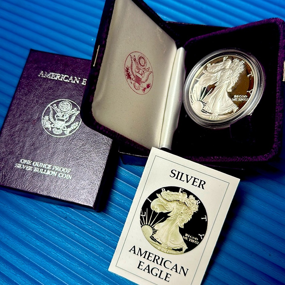 1986 American Eagle one Ounce 99.9%Silver uncirculated collectors coin key date